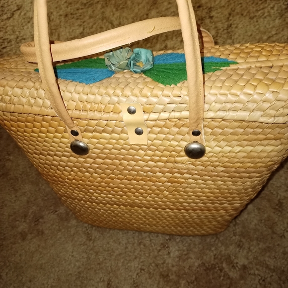 Handmade basket weave floral straw/leather purse - Picture 10 of 15